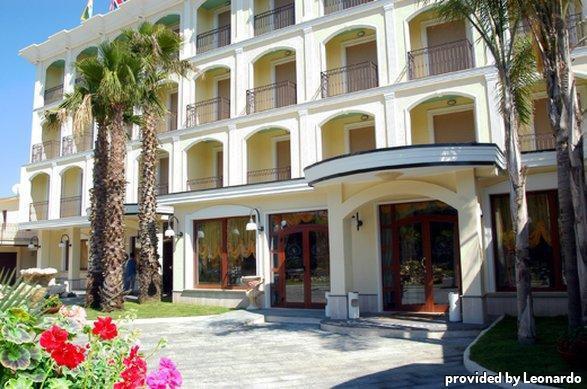 Hotel La Perla Castel Volturno Exterior photo